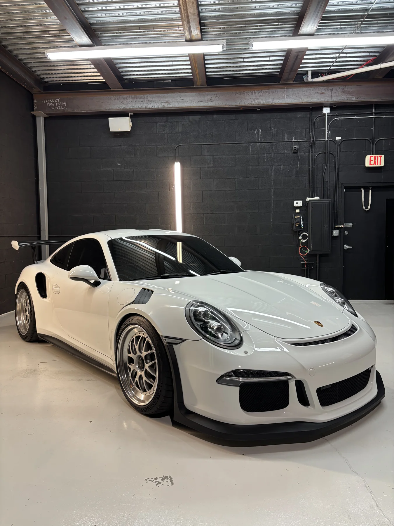 Silver Porsche at Dillux Auto Spa